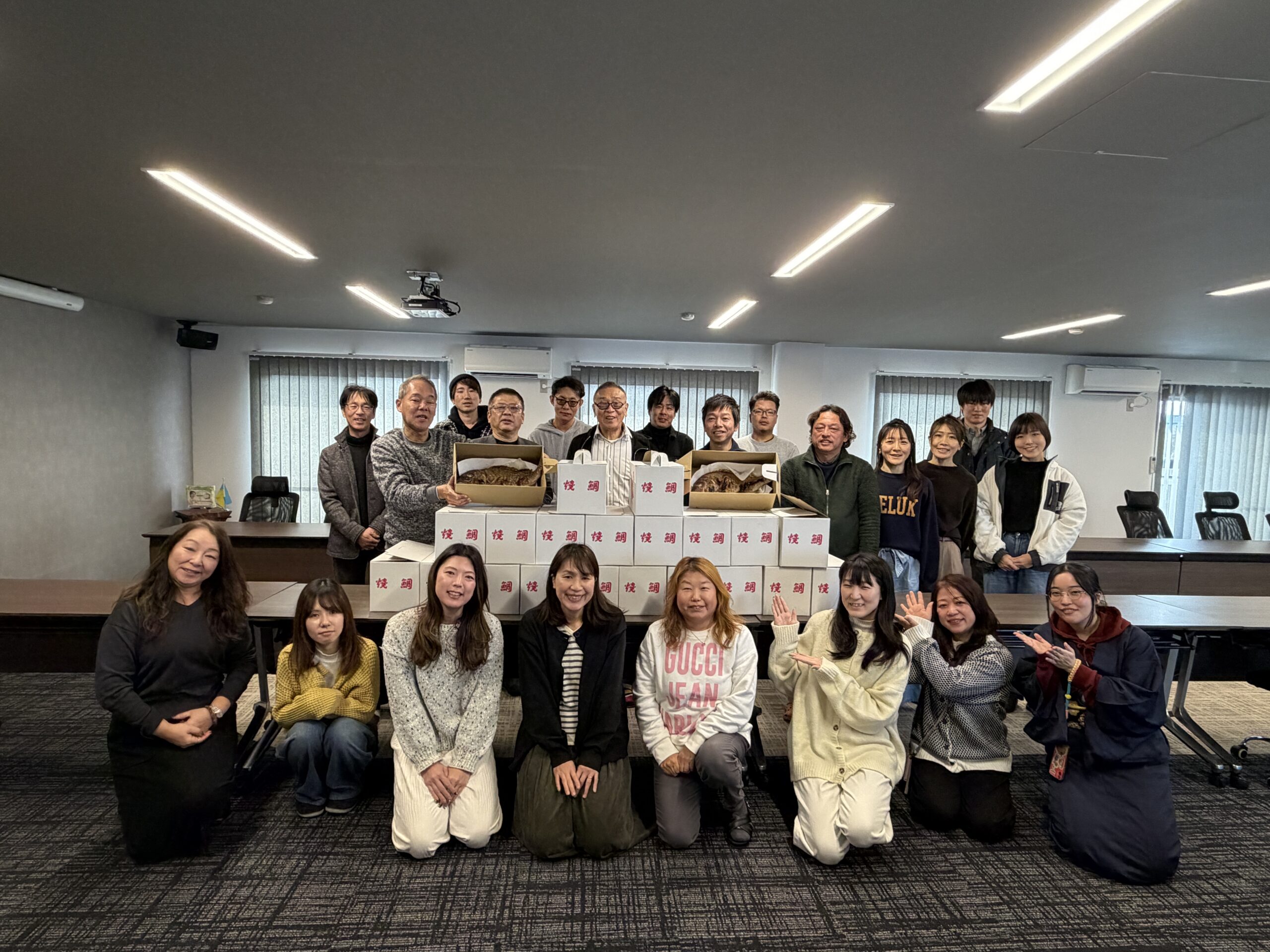 年末出勤者に「焼き鯛」を配布